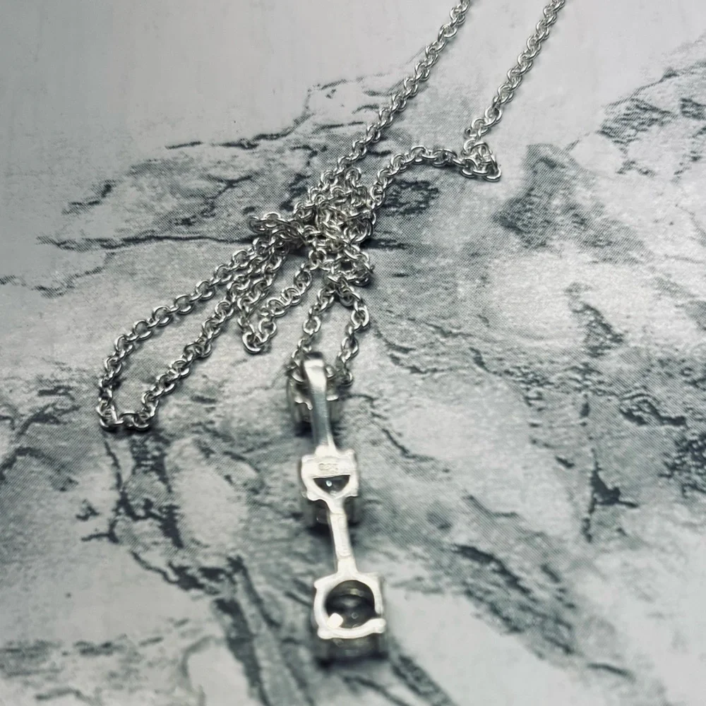 Elegant Silver Necklace with Crystal Accents